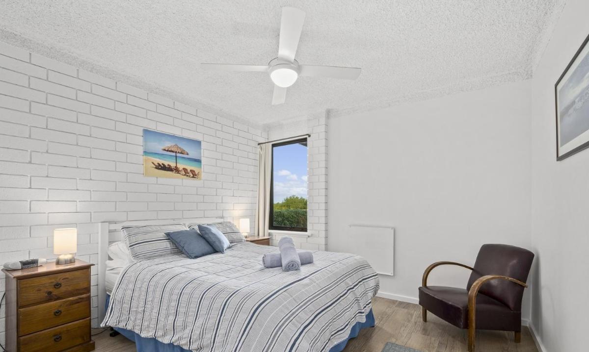 Sun & Surf Aldinga Beach Apartment - Housity