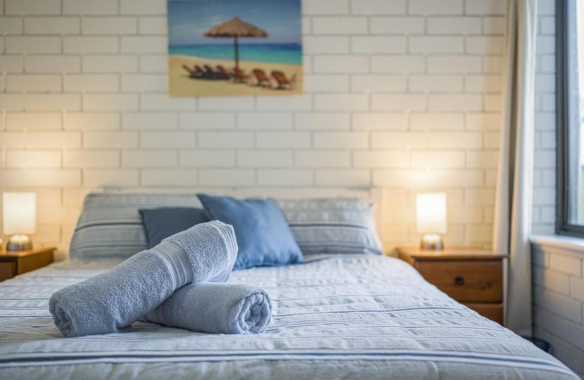 Sun & Surf Aldinga Beach Apartment - Housity