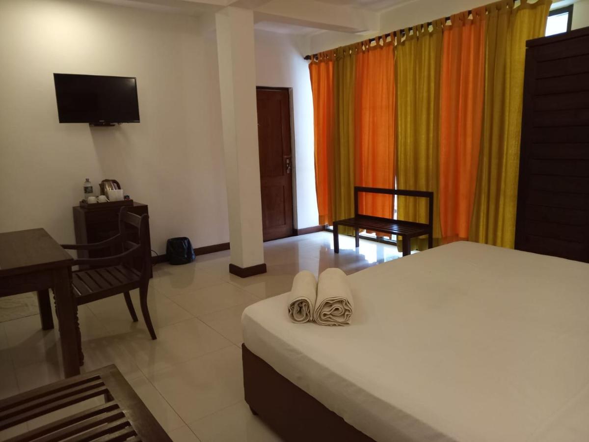Hikka Sandy Pearl Beach Resort - Housity