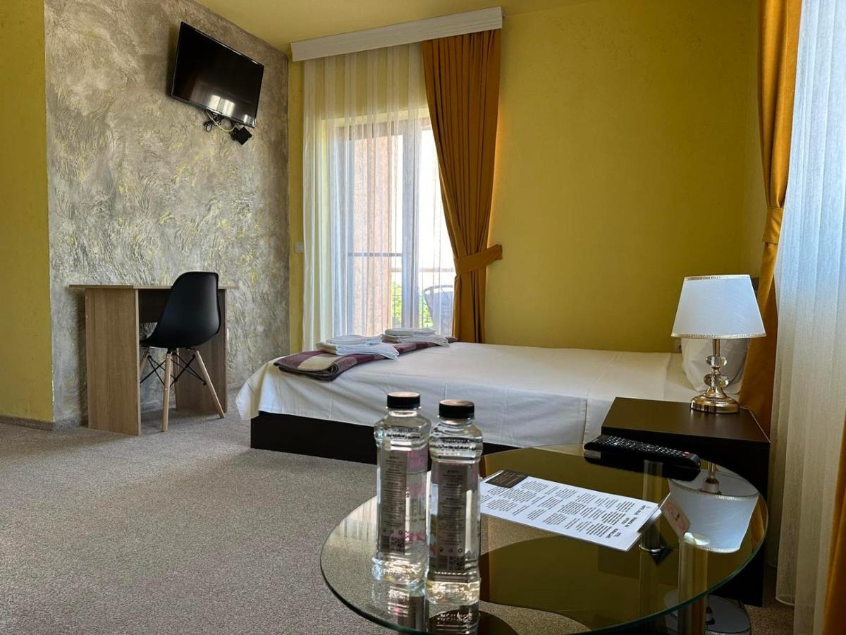 Complex MONACO HOTEL & CASINO - Housity