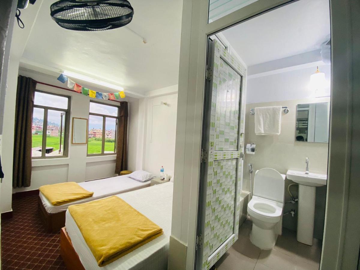 COMMUNITY HOLIDAY INN - Housity