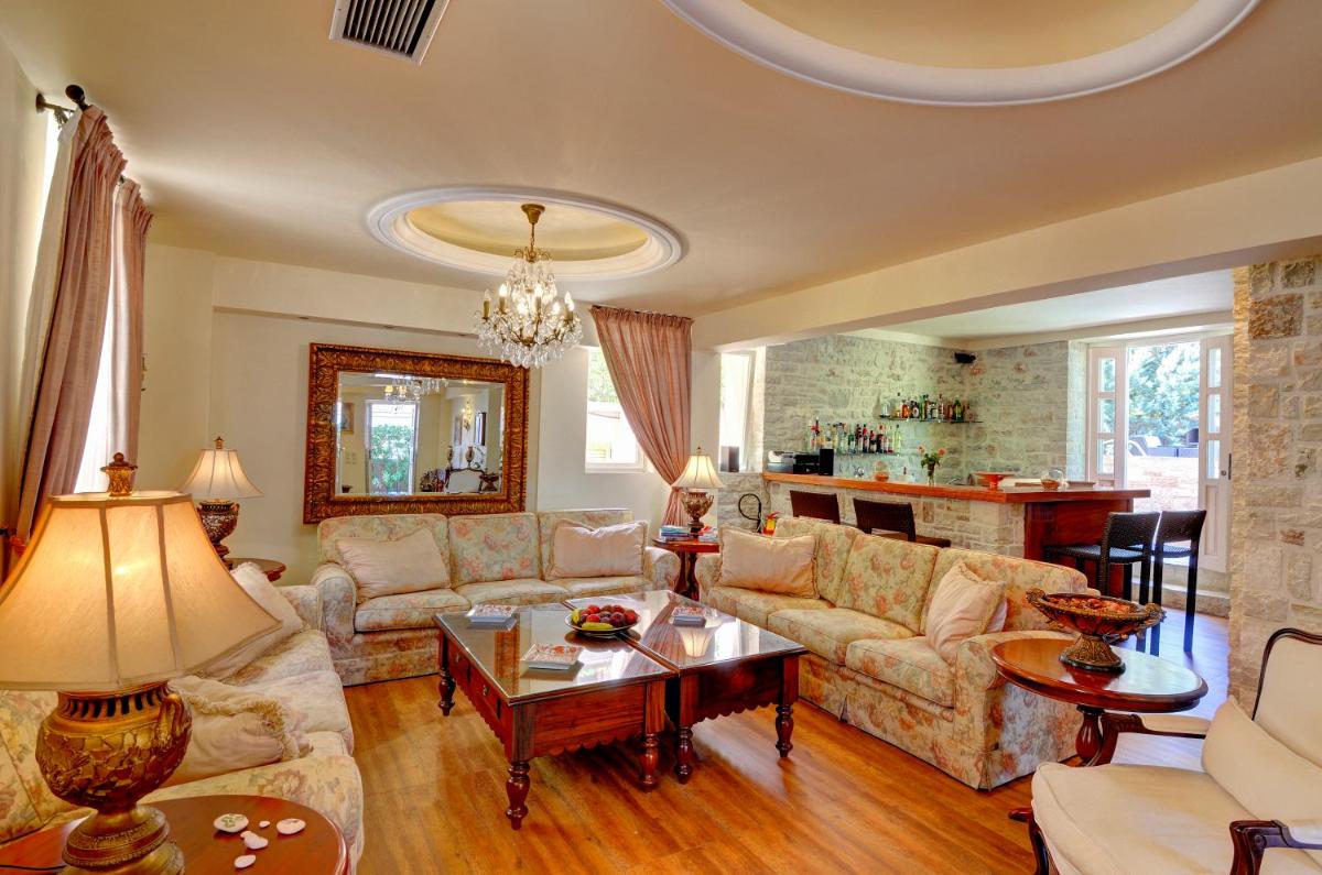 Suitetrails - Korina Gallery Hotel