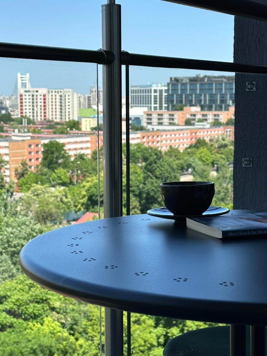 Urban Heights - Bucharest Skyline Apartment - Hizvo