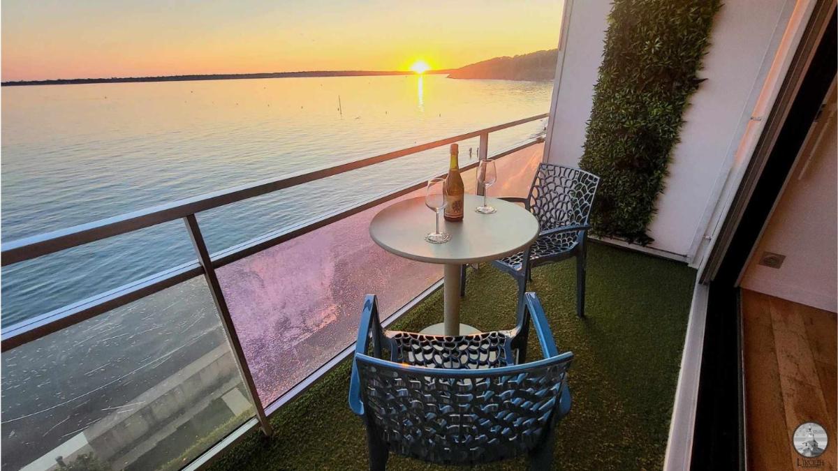 - L'IROIZH - CONCARNEAU - VUE MER PANORAMIQUE - STUDIO STANDING PLAGE DES SABLES BLANCS - PARKING - PANORAMIC SEA VIEW - NEAR THALASSOTHERAPY - Wifi - - Housity
