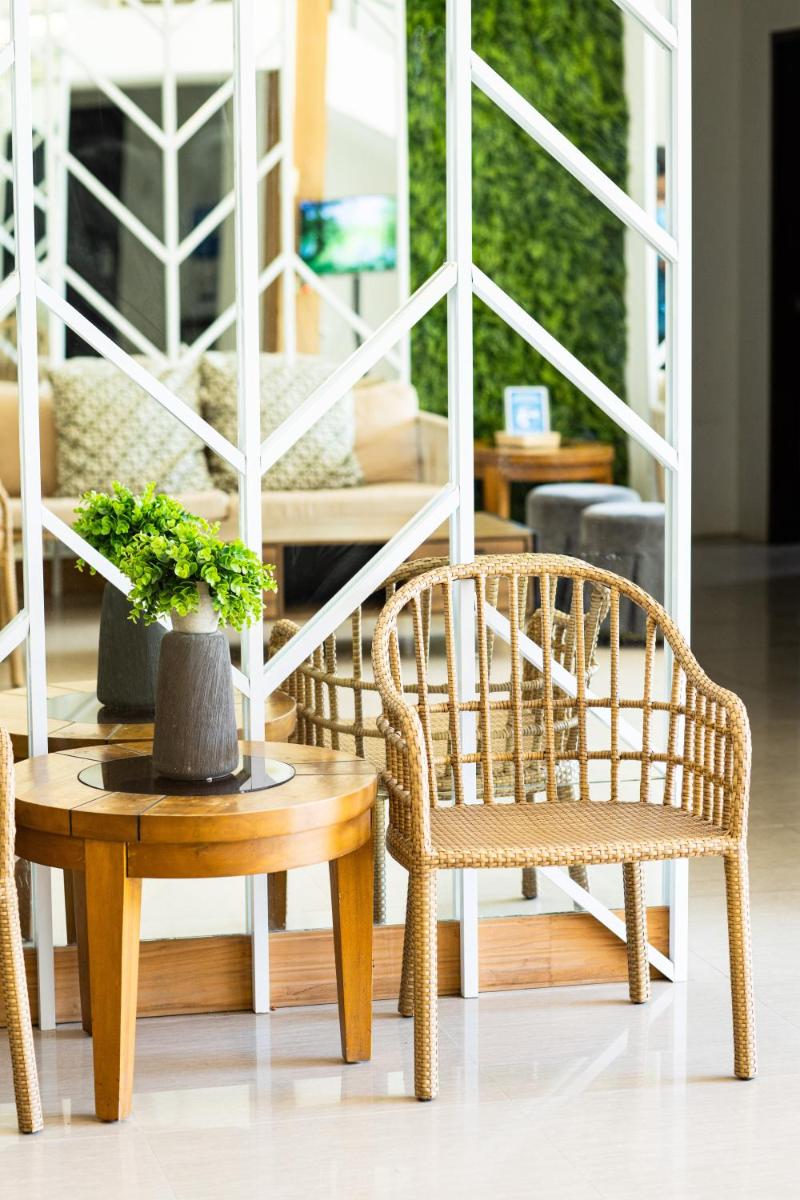 Holiday Suites - Housity