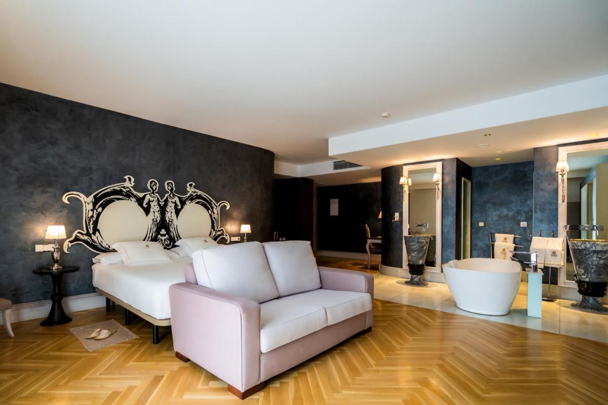 Zona de estar de Hotel Palacio De Úbeda 5 G.L