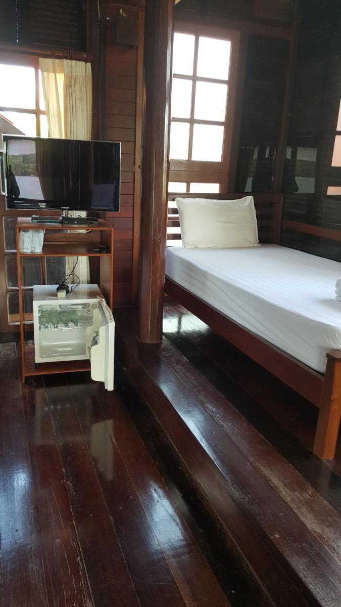 Ruean Mai Chai Khlong - Housity