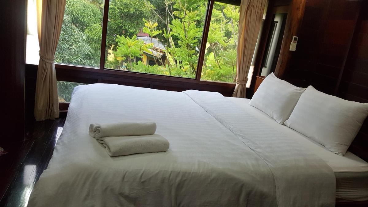 Ruean Mai Chai Khlong - Housity
