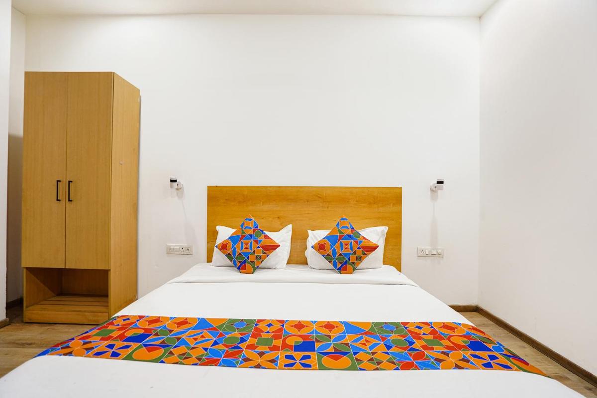 FabHotel The Luxe Inn - Housity