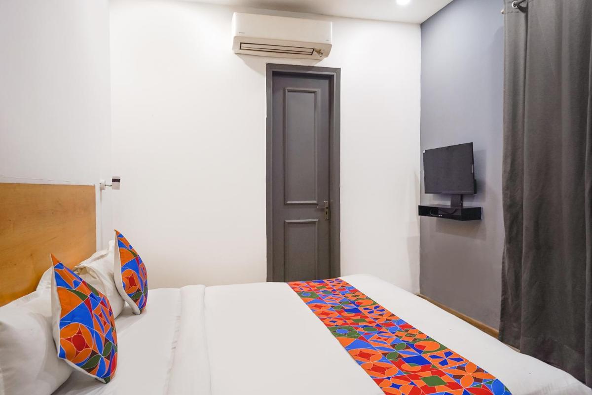FabHotel The Luxe Inn - Housity
