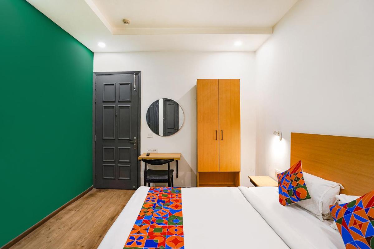 Suitetrails - FabHotel The Luxe Inn