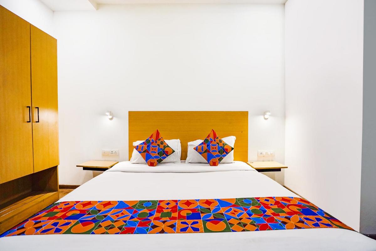 Suitetrails - FabHotel The Luxe Inn