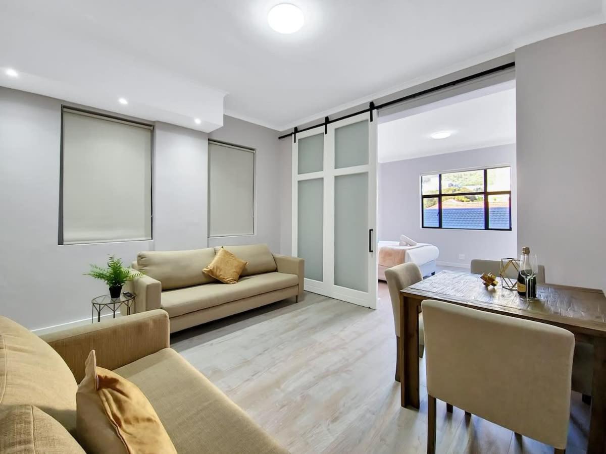 Suitetrails - Stylish Seaside Apartment with Wi-Fi!