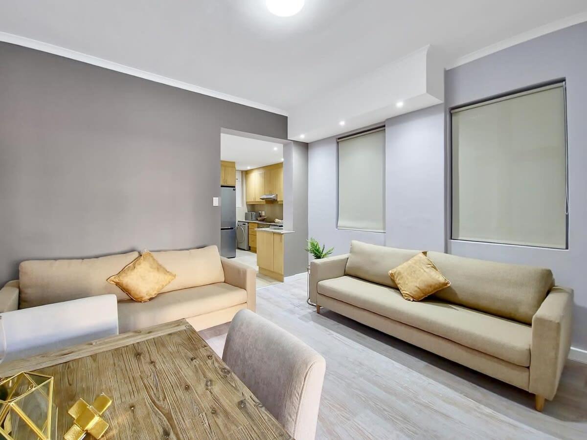 Suitetrails - Stylish Seaside Apartment with Wi-Fi!