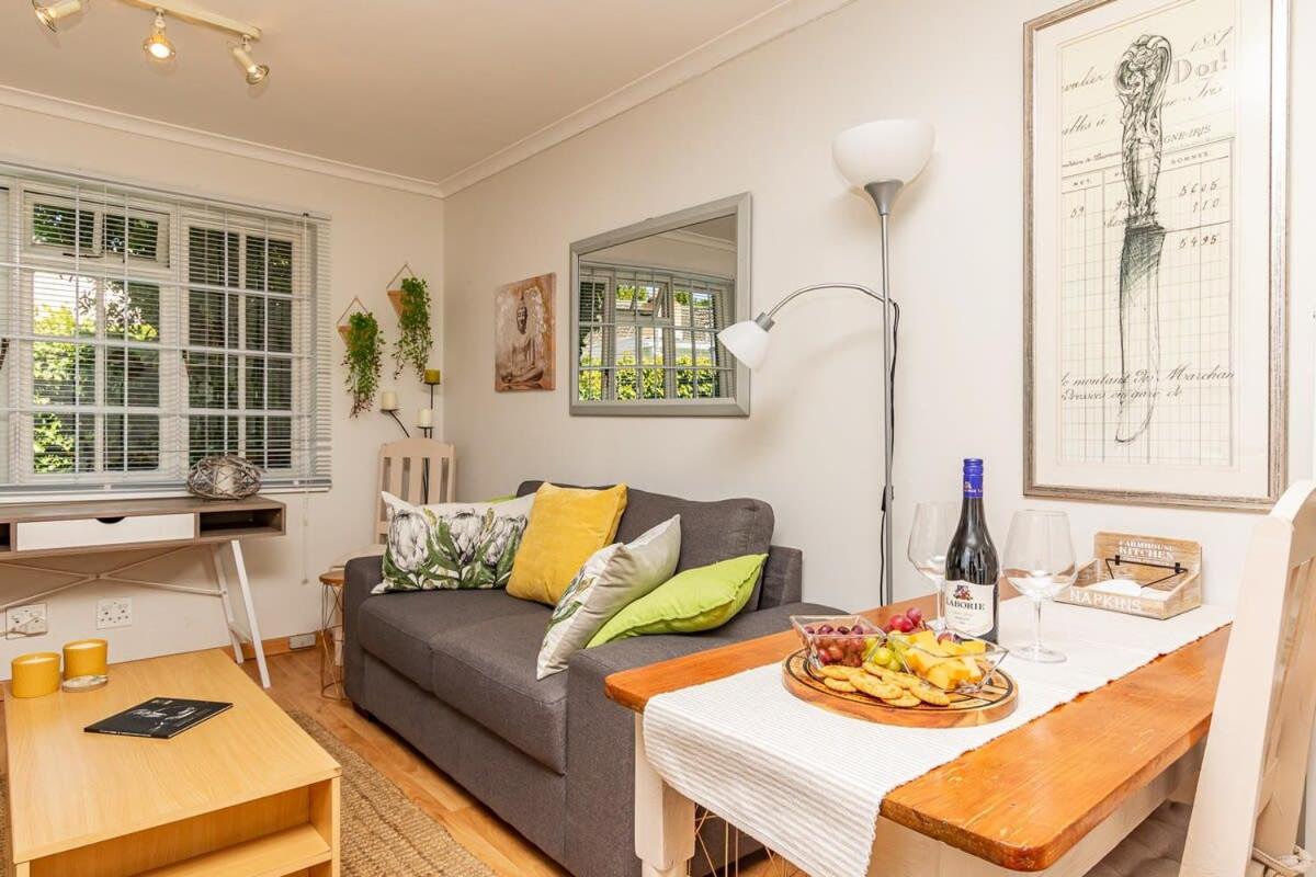 Suburban bliss with Wifi and plunge pool - Housity