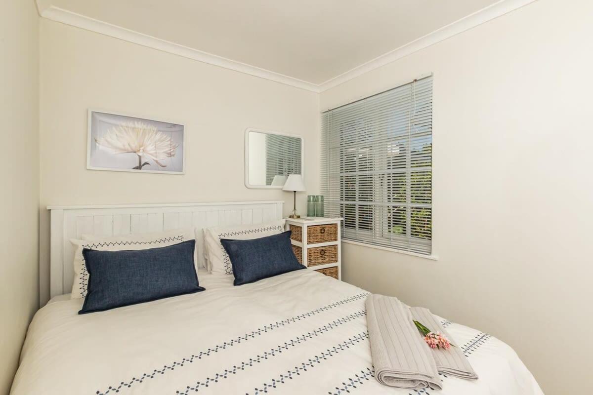 Suburban bliss with Wifi and plunge pool - Housity