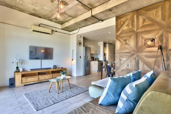 Stylish Apartment With Atlantic Ocean Views! - Housity