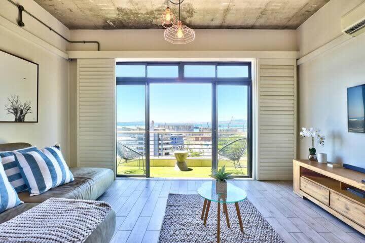 Stylish Apartment With Atlantic Ocean Views! - Housity