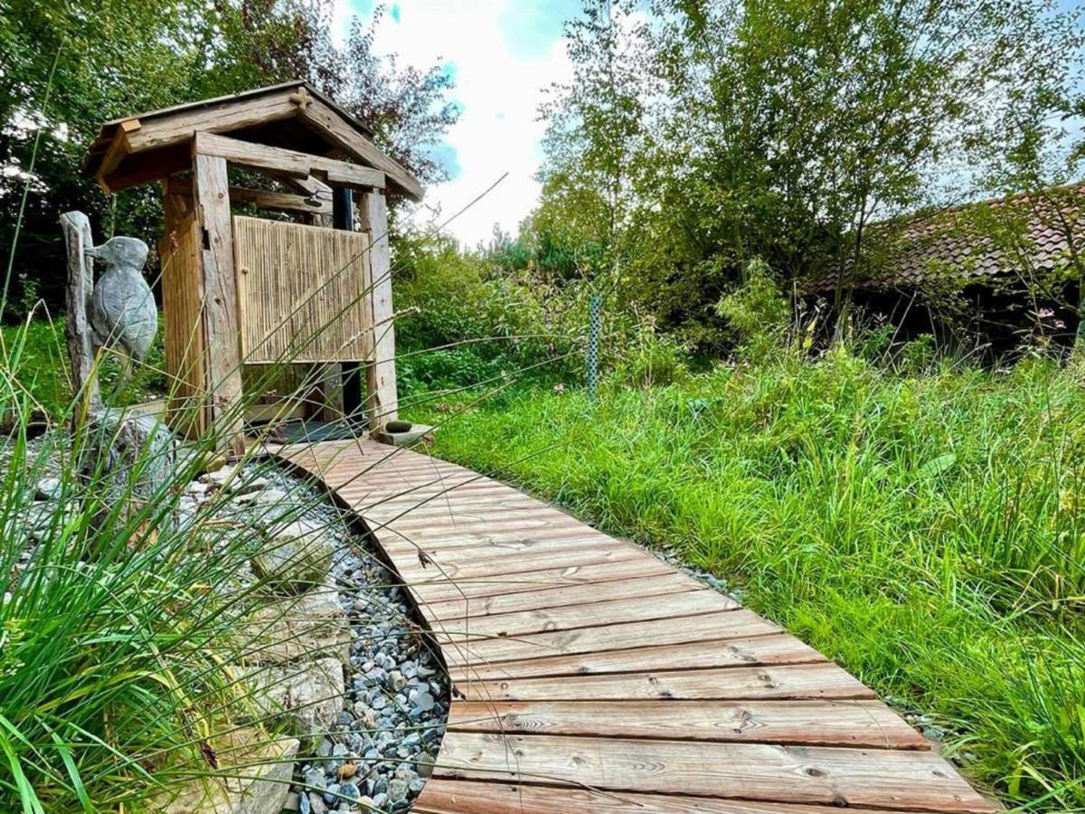 Ein Garten an der Unterkunft Haus am Waldpark