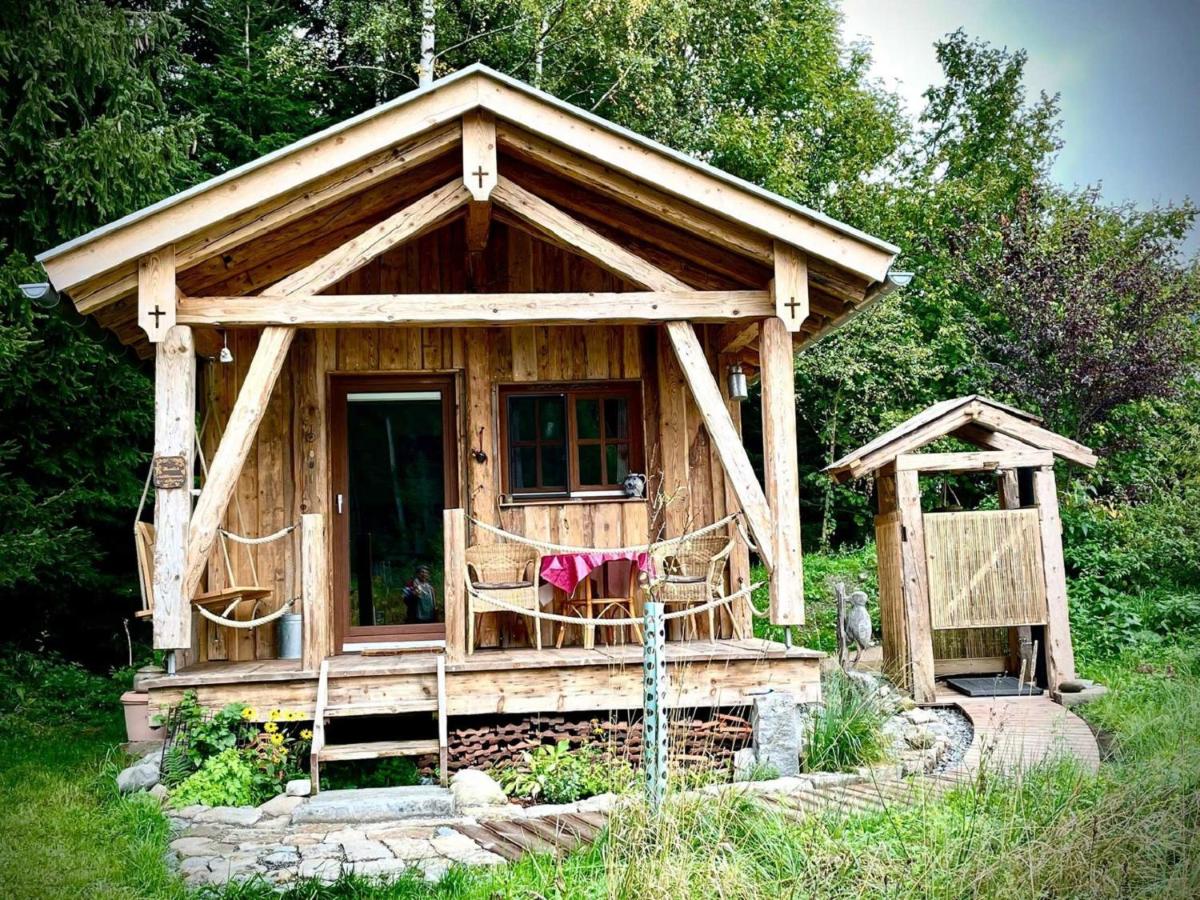 Ein Garten an der Unterkunft Haus am Waldpark