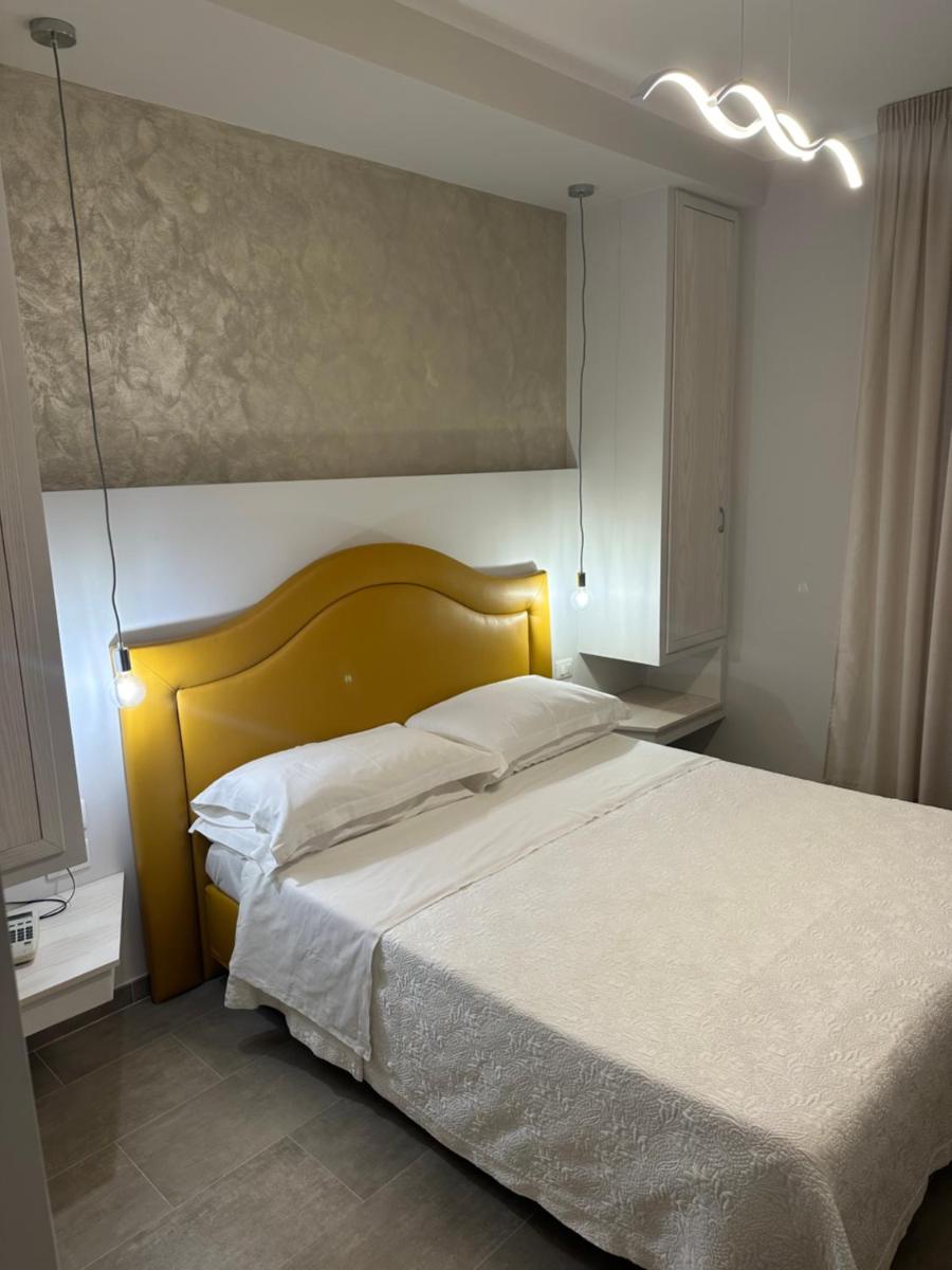 Hotel Mediterraneo - Housity