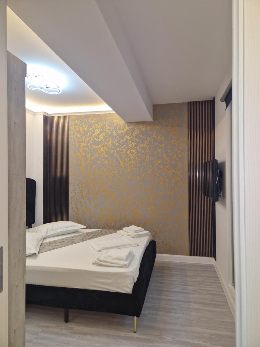 Titanic Gold - Housity