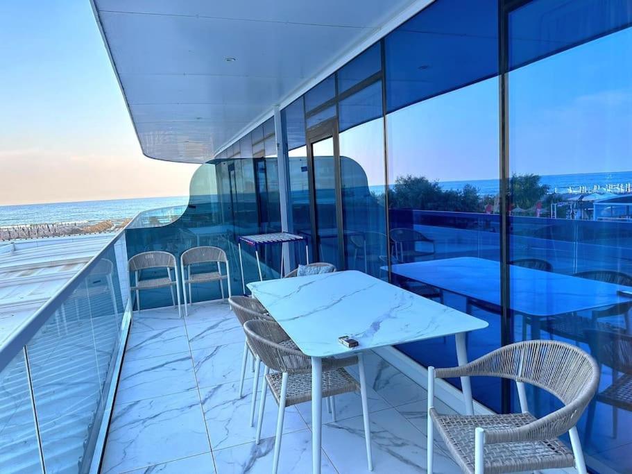 Titanic Gold - Housity
