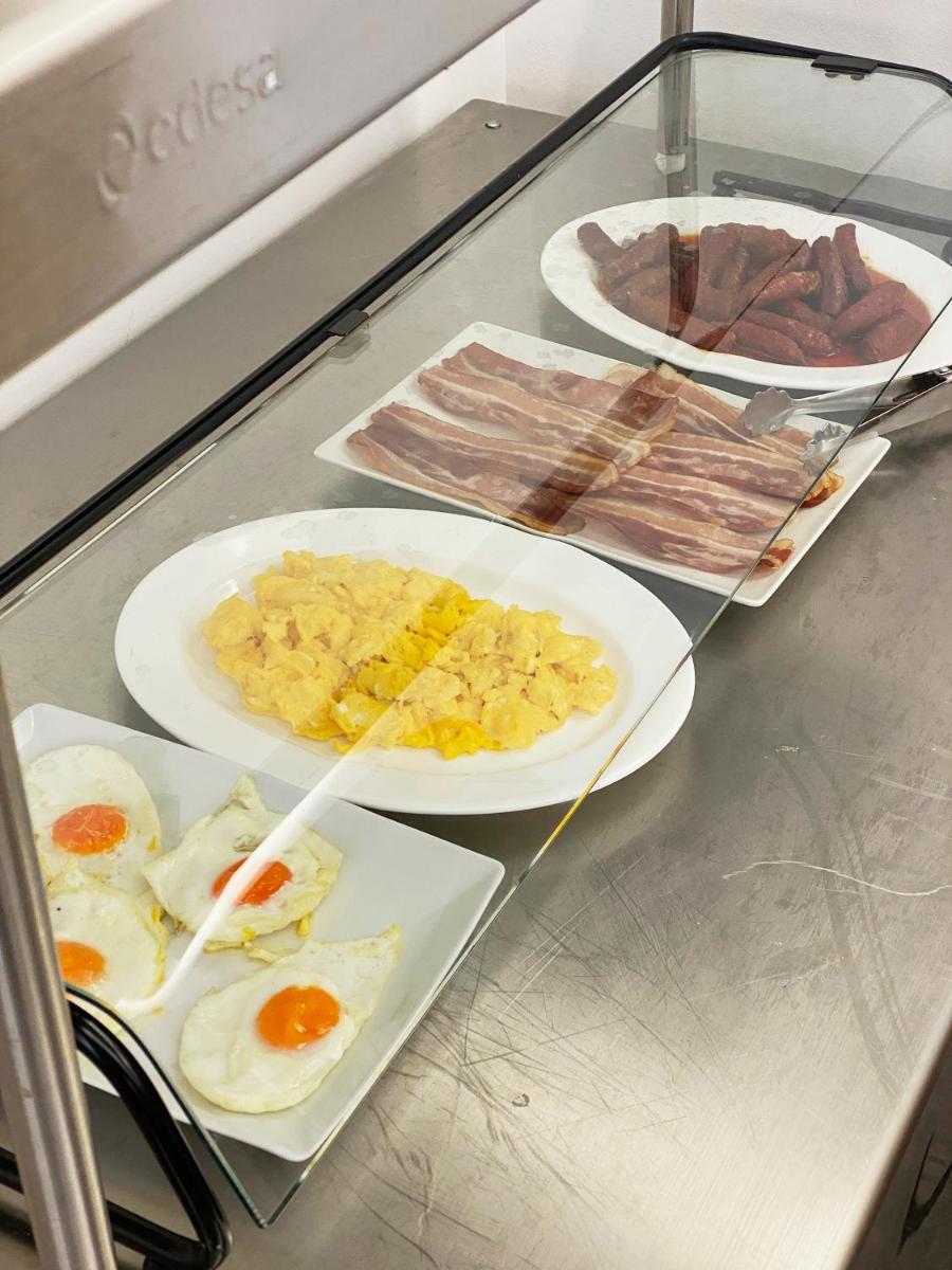 Comida en o cerca de este hotel