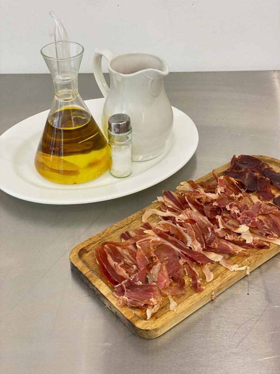 Comida en o cerca de este hotel