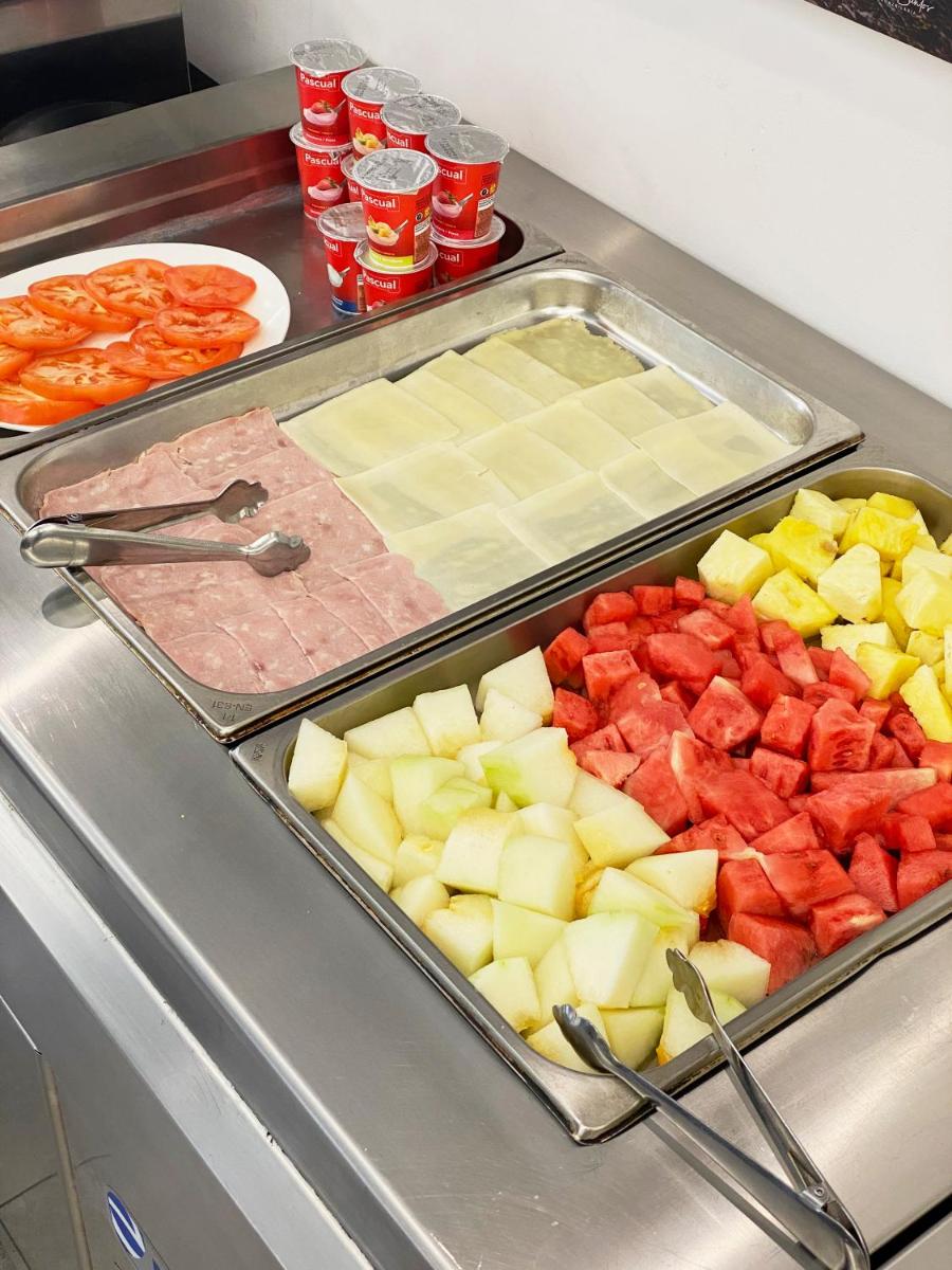 Comida en o cerca de este hotel