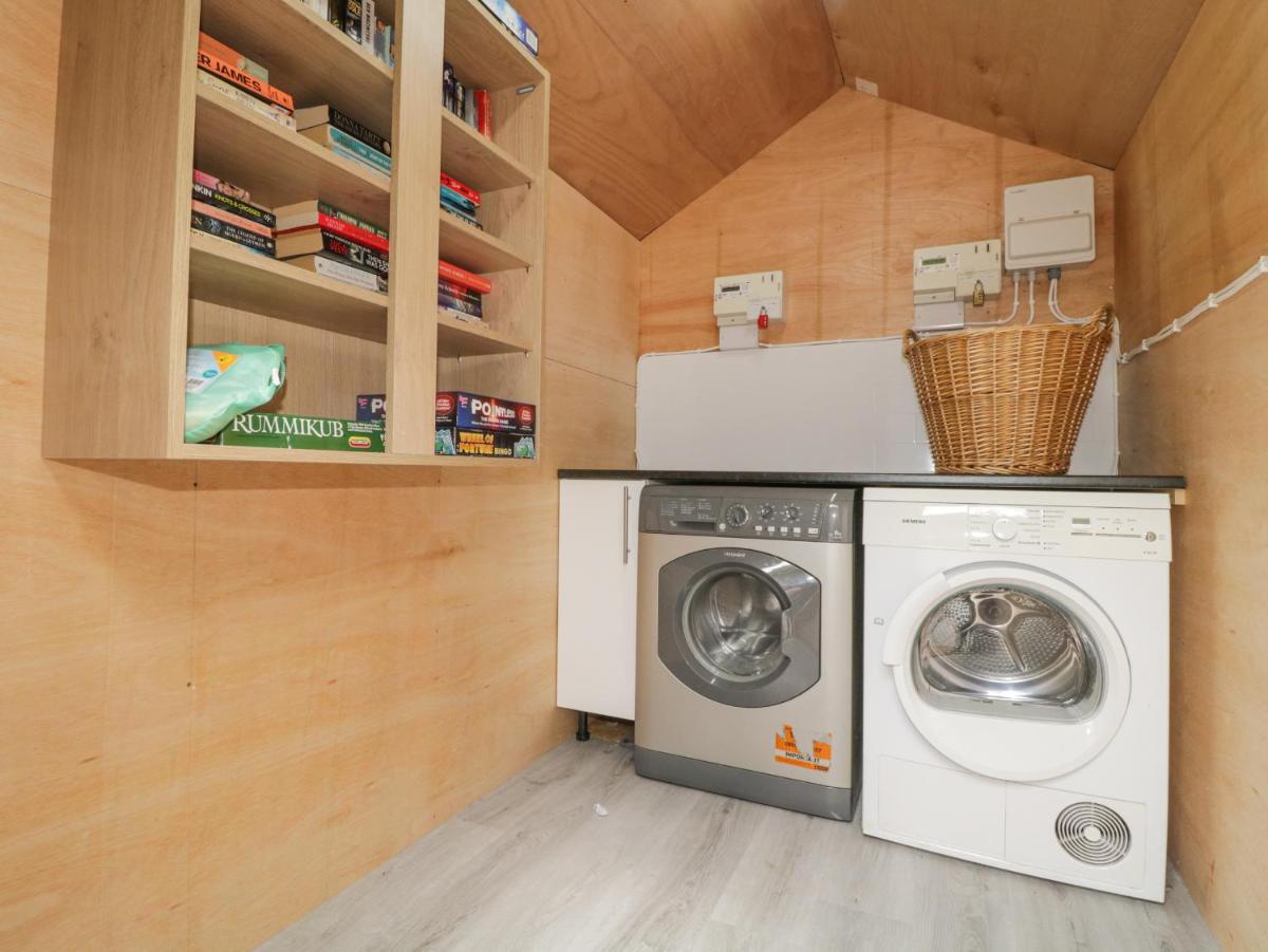 Flat 3, Big Tree Holiday Flats - Housity