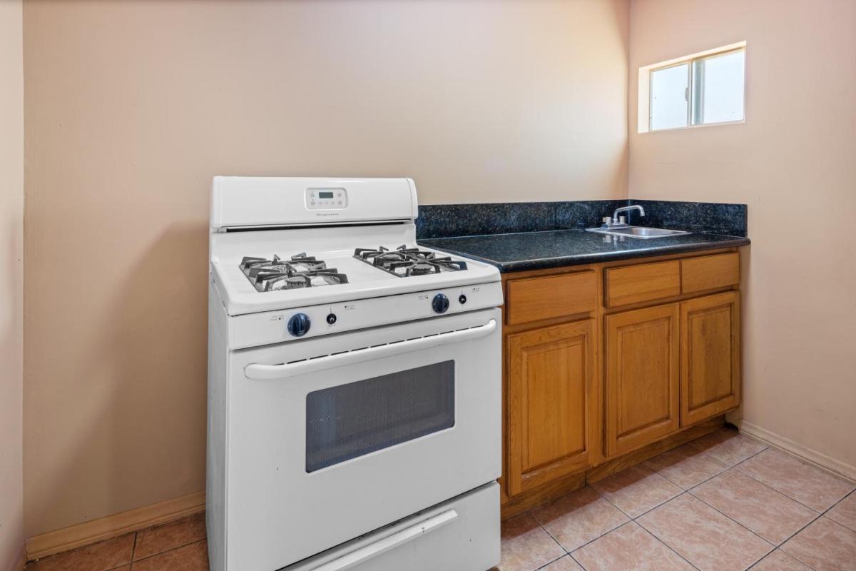Sky Palm Motel - Orange - Housity