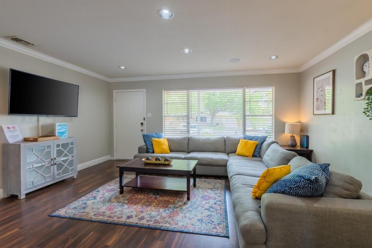 Game Room, Pool & Fire Pit At The Medical Center - Housity