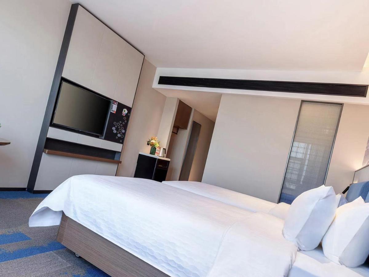 Hampton by Hilton Wuhan High-Speed Railway Station - Housity