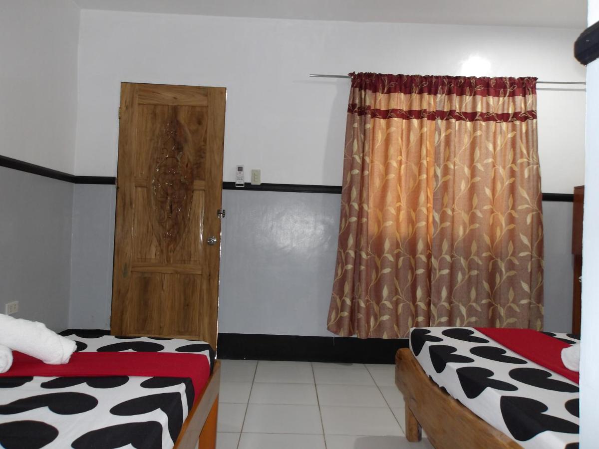 Moalboal Indino's Guesthouse sardines run and sea turtle 1 minute walking distance - Housity