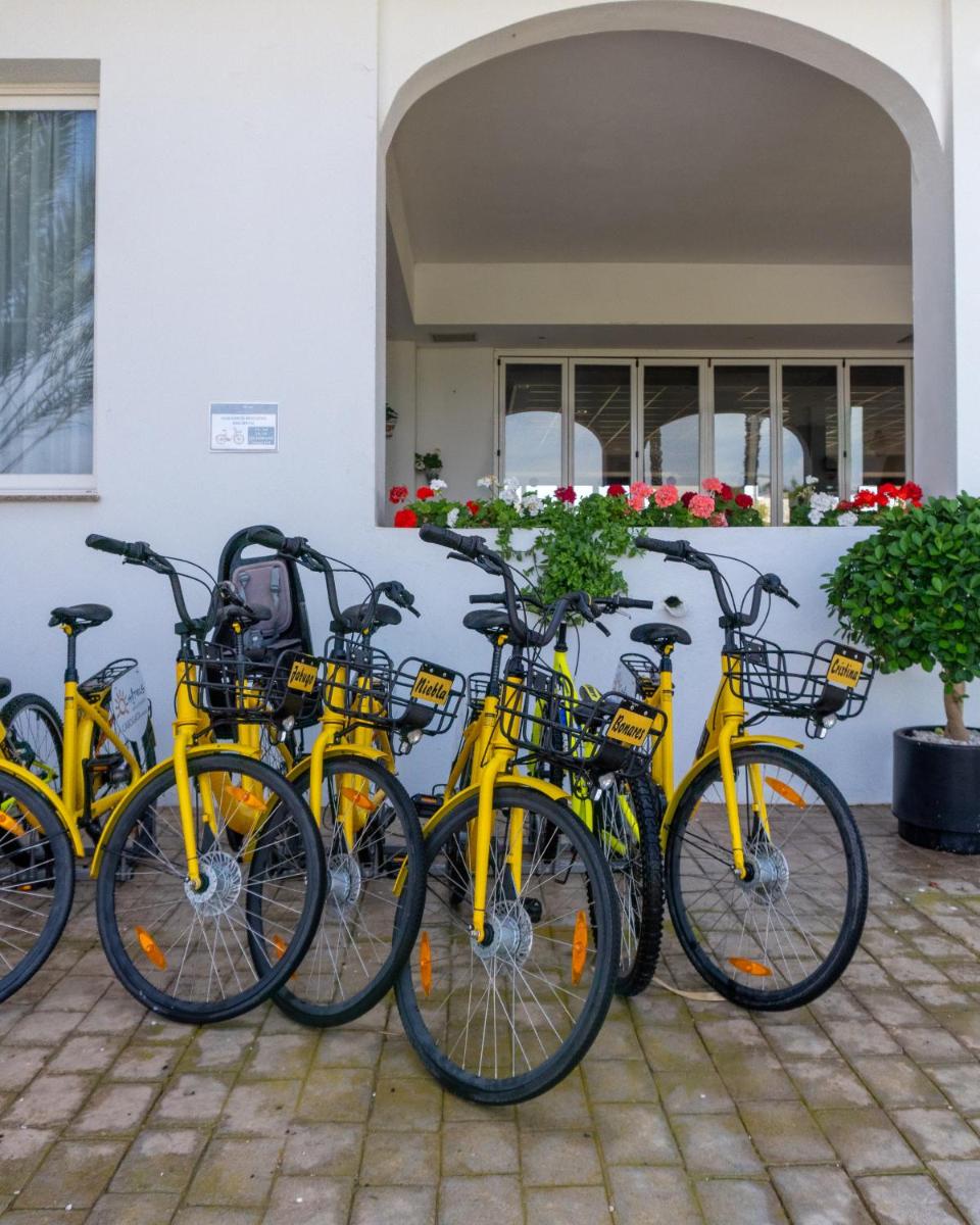 Montar en bicicleta en Ohtels Cabogata o alrededores