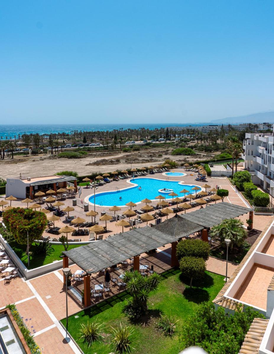 Piscina en o cerca de Ohtels Cabogata