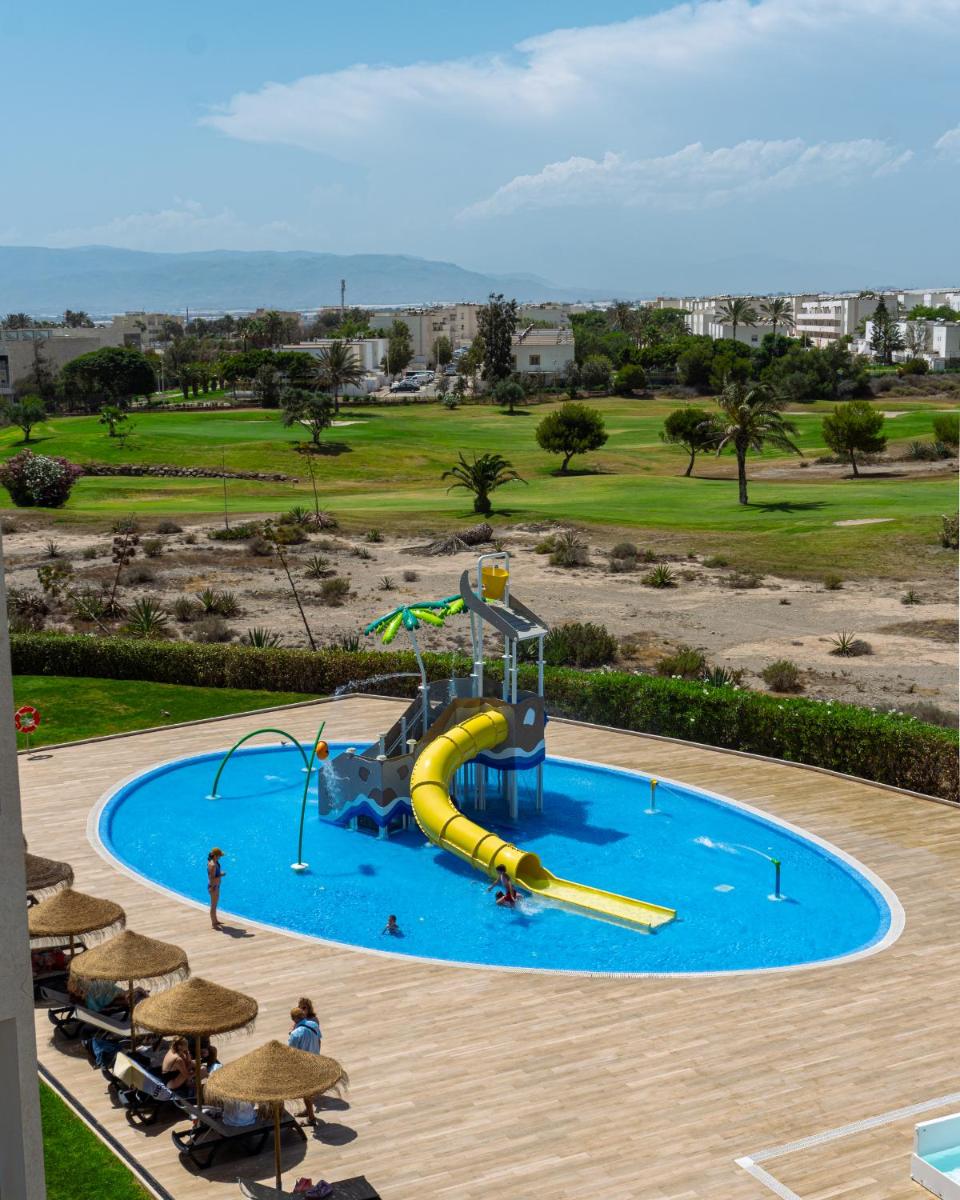 Piscina en o cerca de Ohtels Cabogata