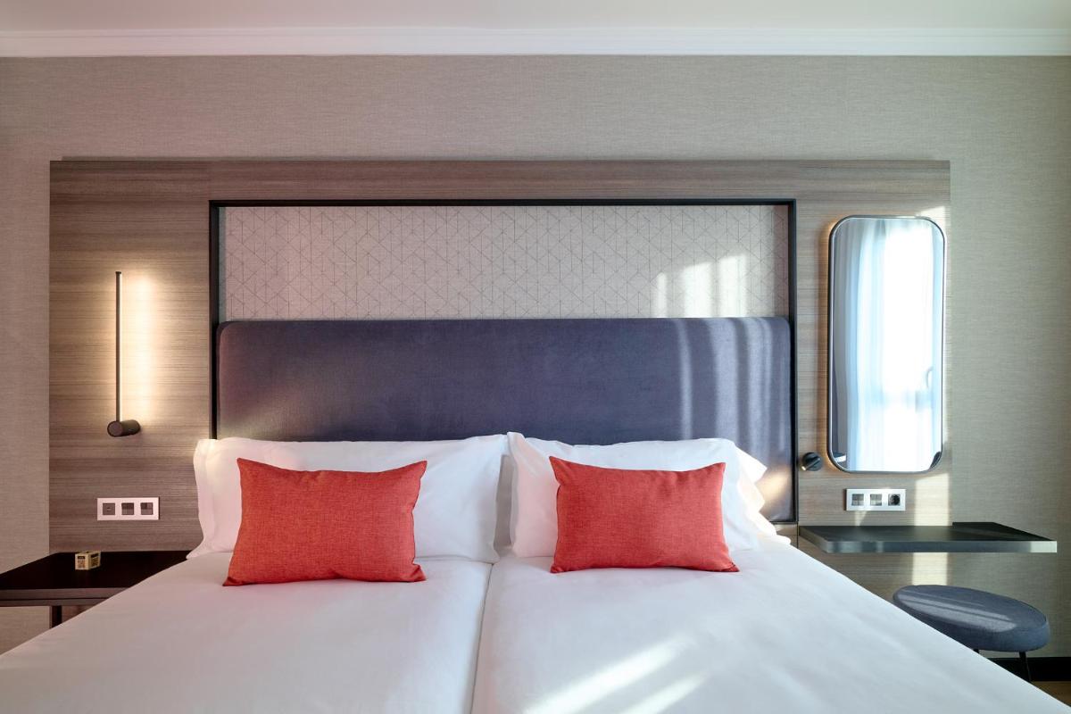 Cama o camas de una habitación en Gran Hotel Luna de Granada