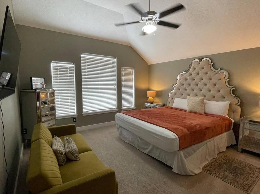 LE REVE near GALLERIA MALL - Housity