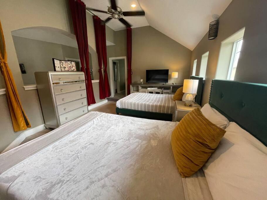 LE REVE near GALLERIA MALL - Housity