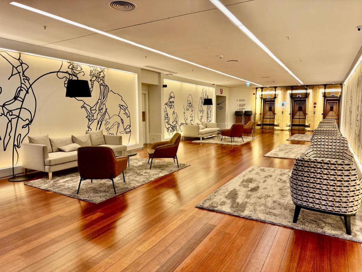 Uma área de estar em Holiday Inn Porto Gaia by IHG