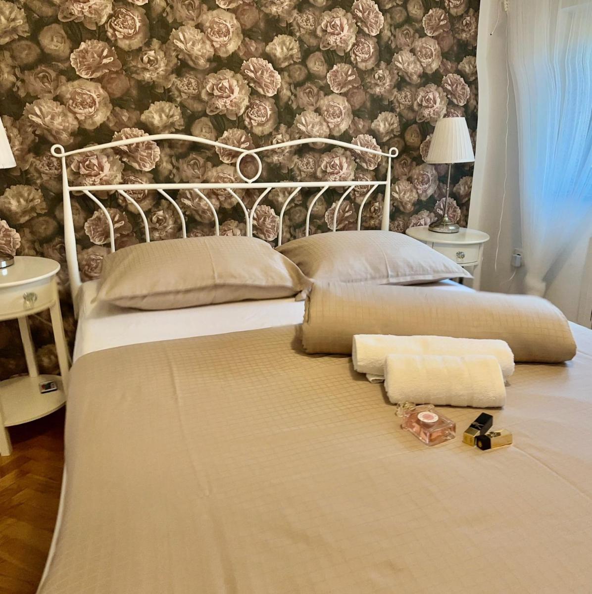 Apartments & Villa Tisno - Housity