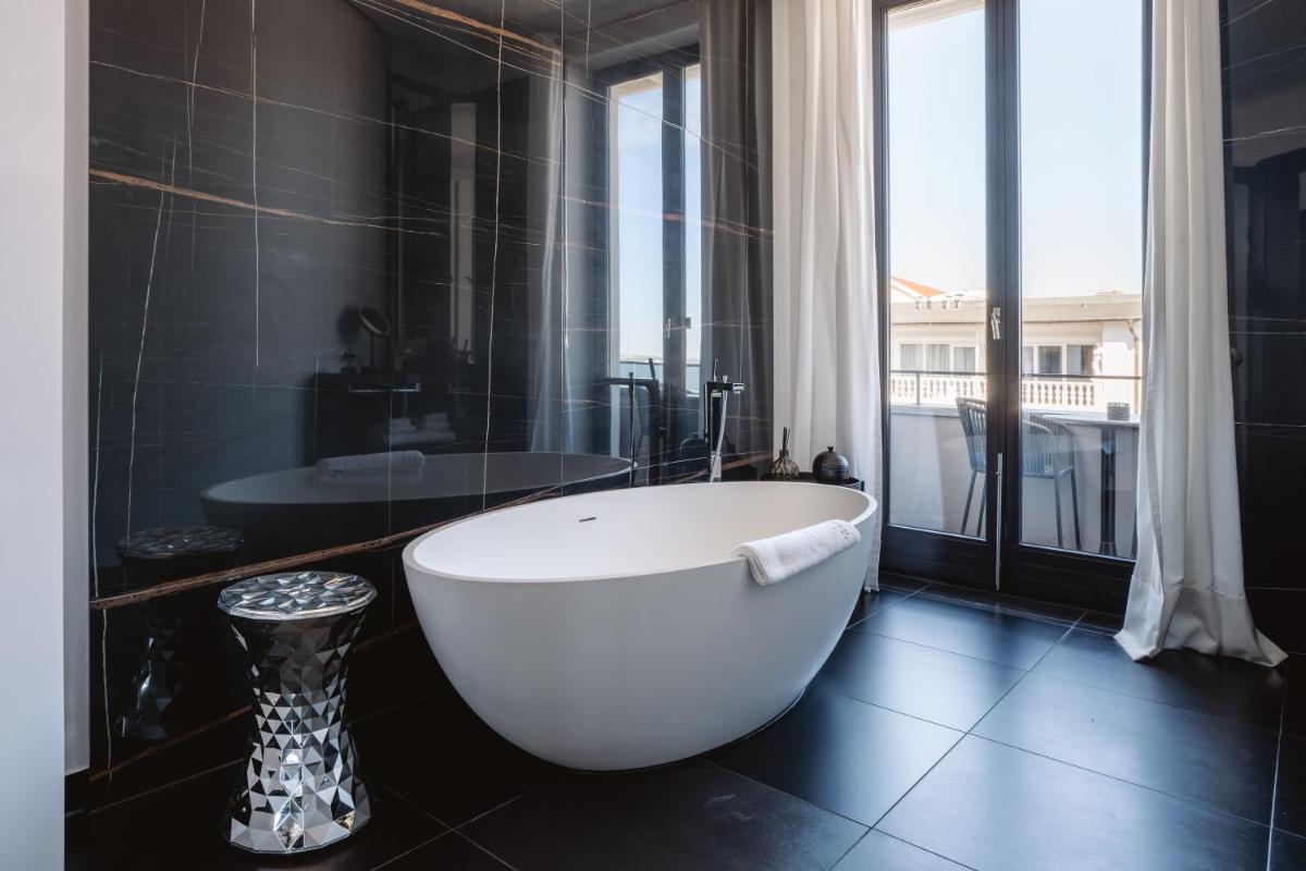 Ein Badezimmer in der Unterkunft A-ROSA Hotel Ceres am Meer - Adults Only