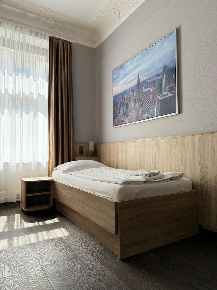 Hotel Kieler Hof - Hamburg Central Station - Housity