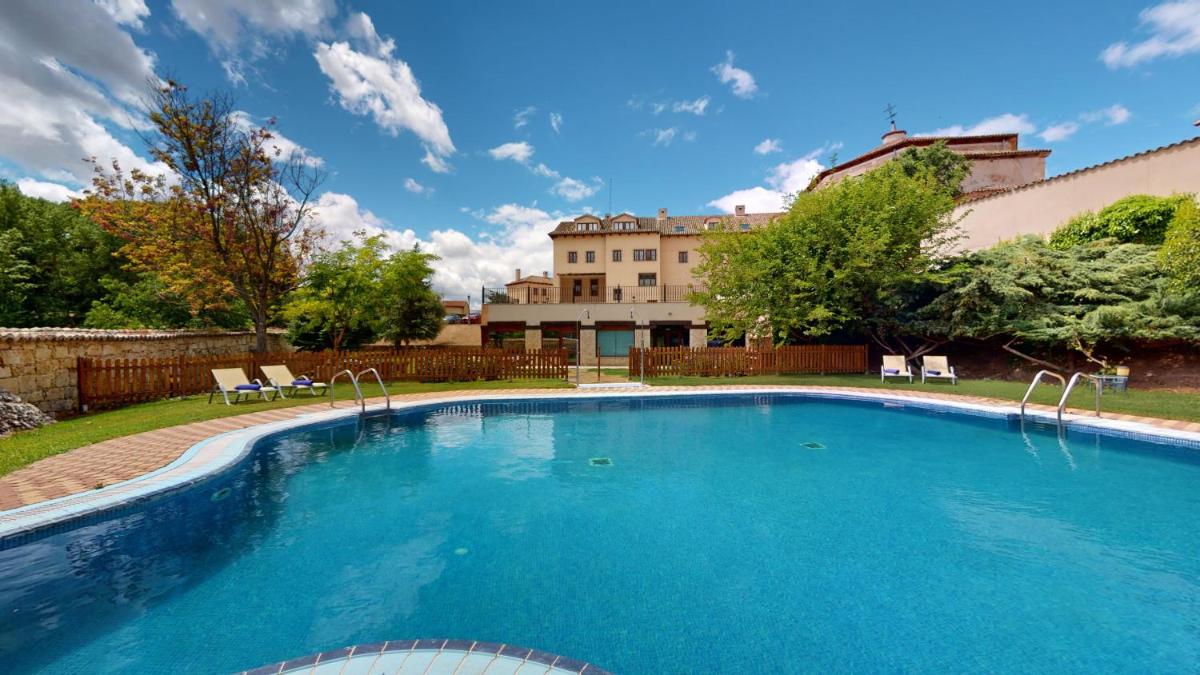 Piscina en o cerca de AZZ Peñafiel Las Claras Hotel & Spa