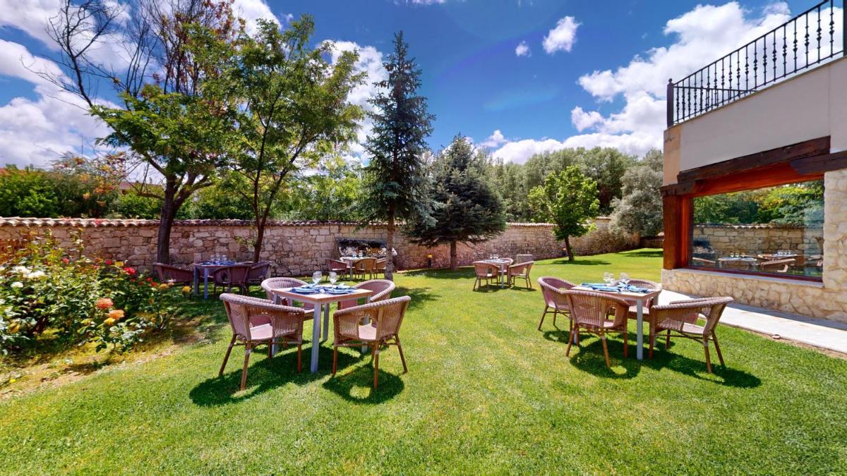 Jardín al aire libre en AZZ Peñafiel Las Claras Hotel & Spa