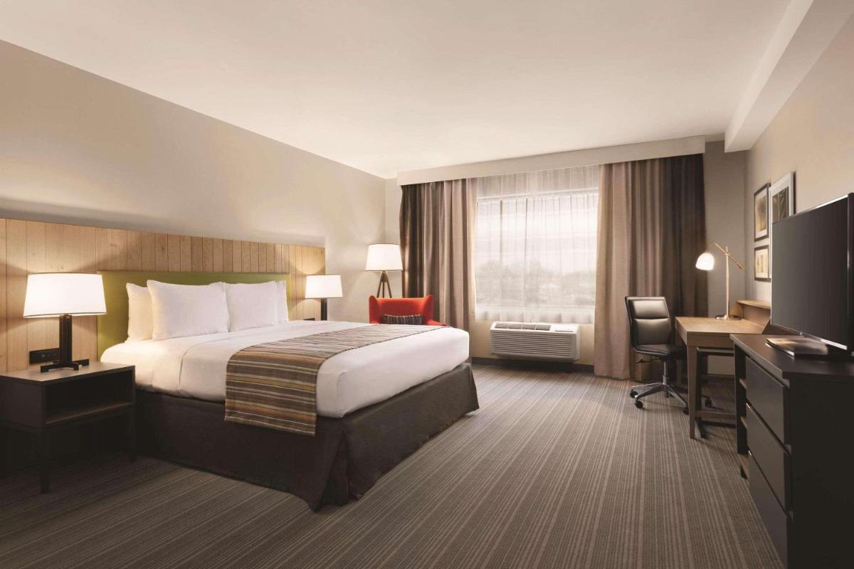 Country Inn & Suites by Radisson, Belleville, ON - Housity