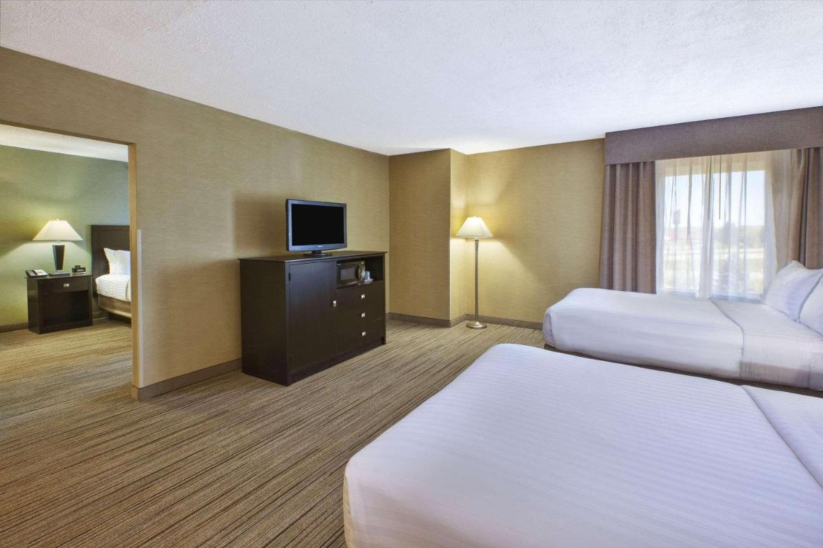 Country Inn & Suites by Radisson Benton Harbor-St Joseph MI - Housity