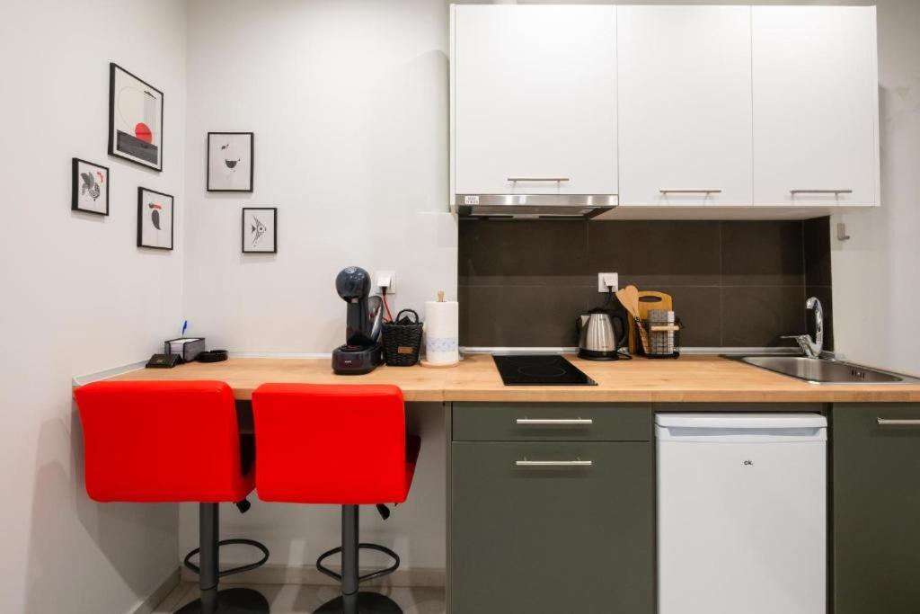 DK Mini Studio White Tower - Housity
